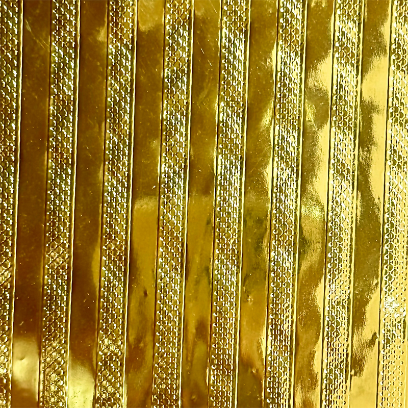 Gardinenstange mit goldenem Aufkleber