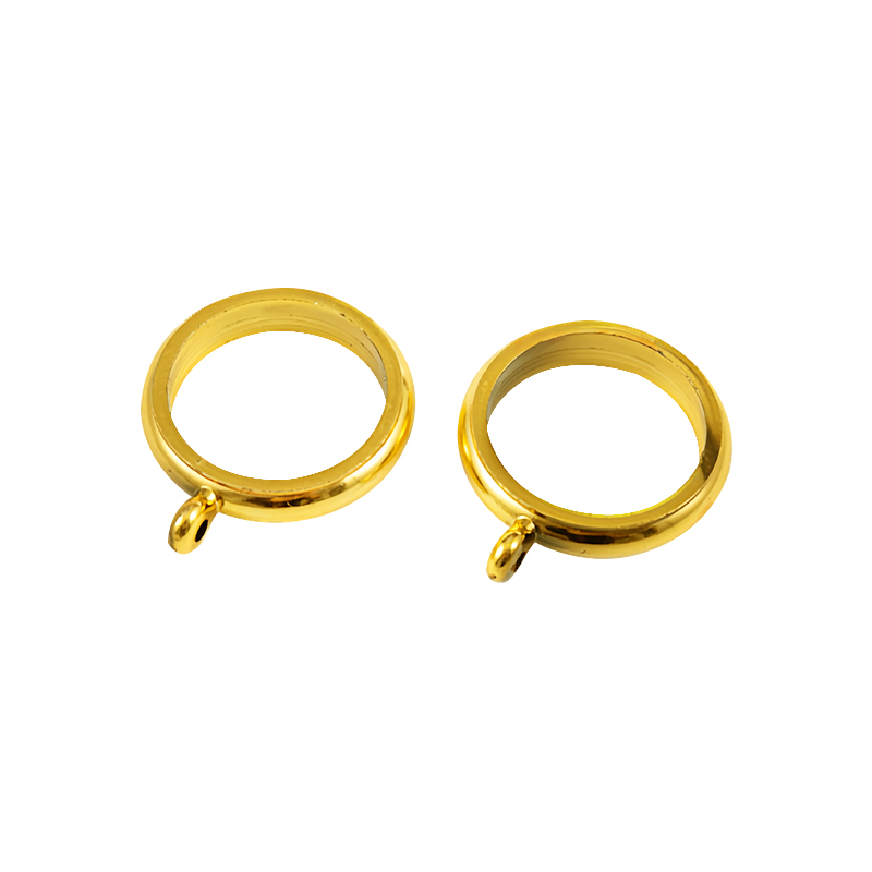 Gardinenstange mit goldenem Aufkleber