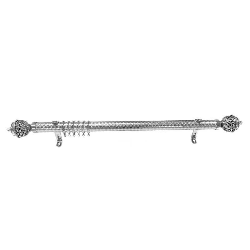 Gardinenstange mit silbernem Aufkleber